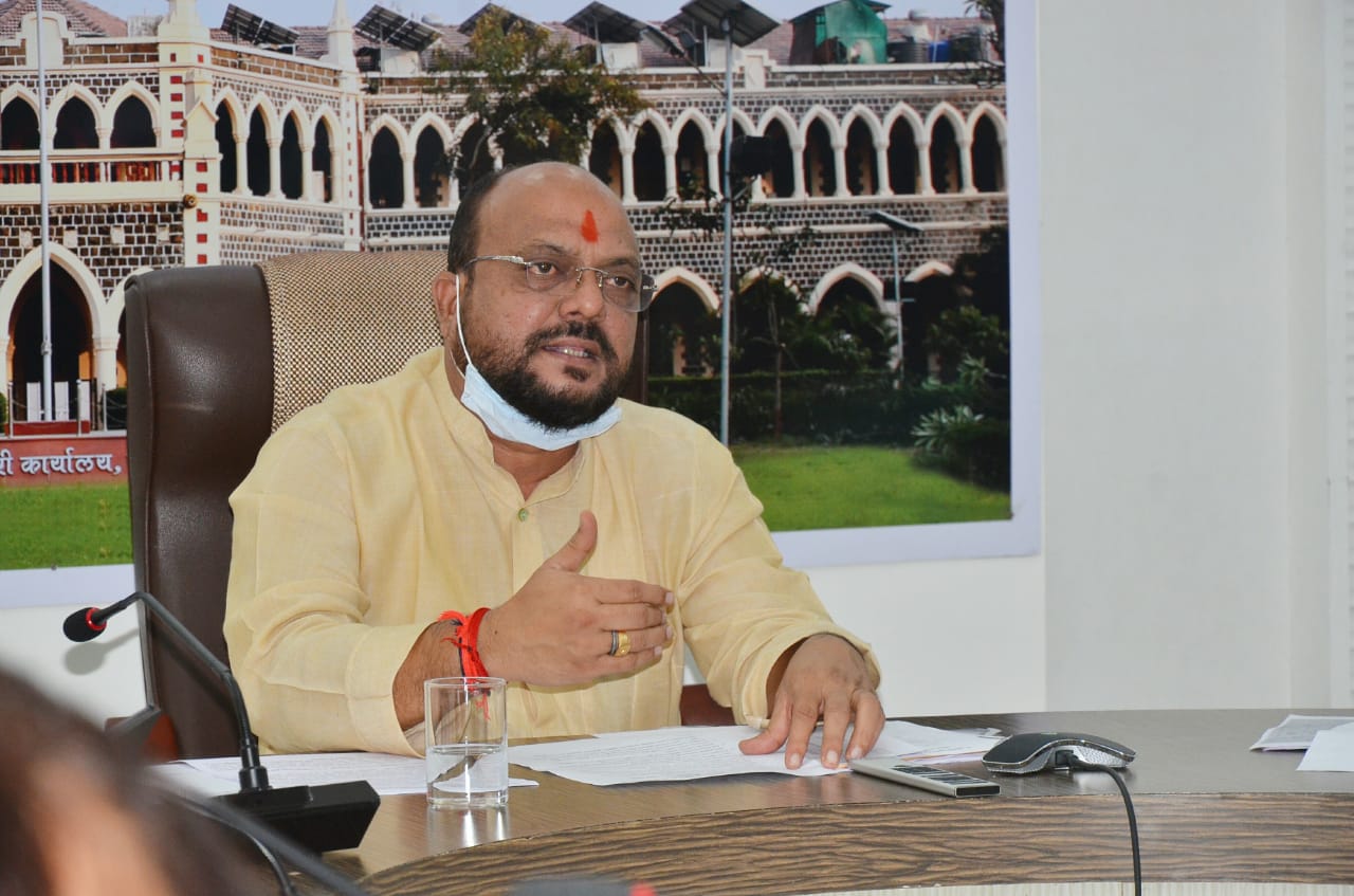 जिल्ह्यातील आरोग्य सुविधांच्या बळकटीकरणासाठी दहा कोटी रुपयांचा निधी मिळावा  : पालकमंत्री गुलाबराव पाटील